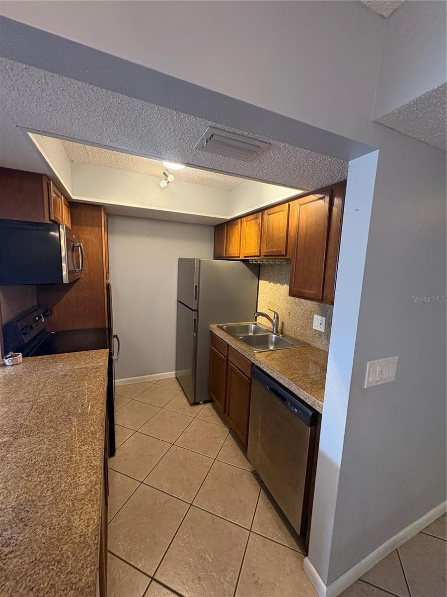 Condominium at 9 QUAILS RUN BLVD #3, ENGLEWOOD, photo 5 of 36