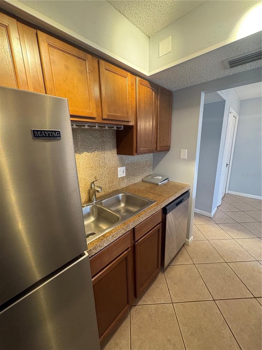 Condominium at 9 QUAILS RUN BLVD #3, ENGLEWOOD, photo 7 of 36