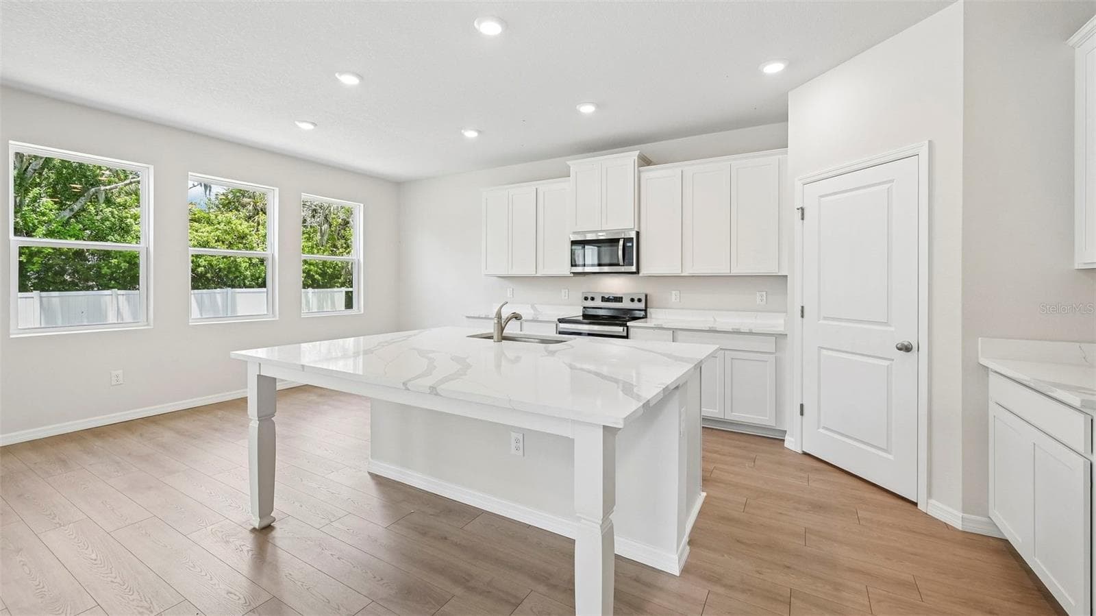 Single Family Residence at 10437 WOODLAND GARDEN WAY, PARRISH, photo 2 of 51