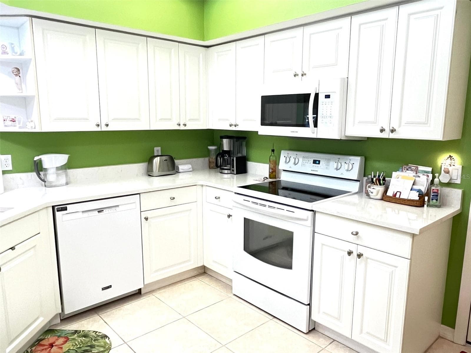 SPACIOUS KITCHEN WITH QUARTZ COUNTERTOPS AND AMPLE STORAGE SPACE. - 6854 FAIRVIEW TER #6854, BRADENTON