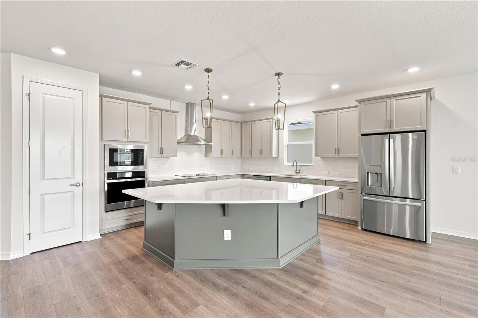 Kitchen - 5033 ORINOCO LN, ST CLOUD