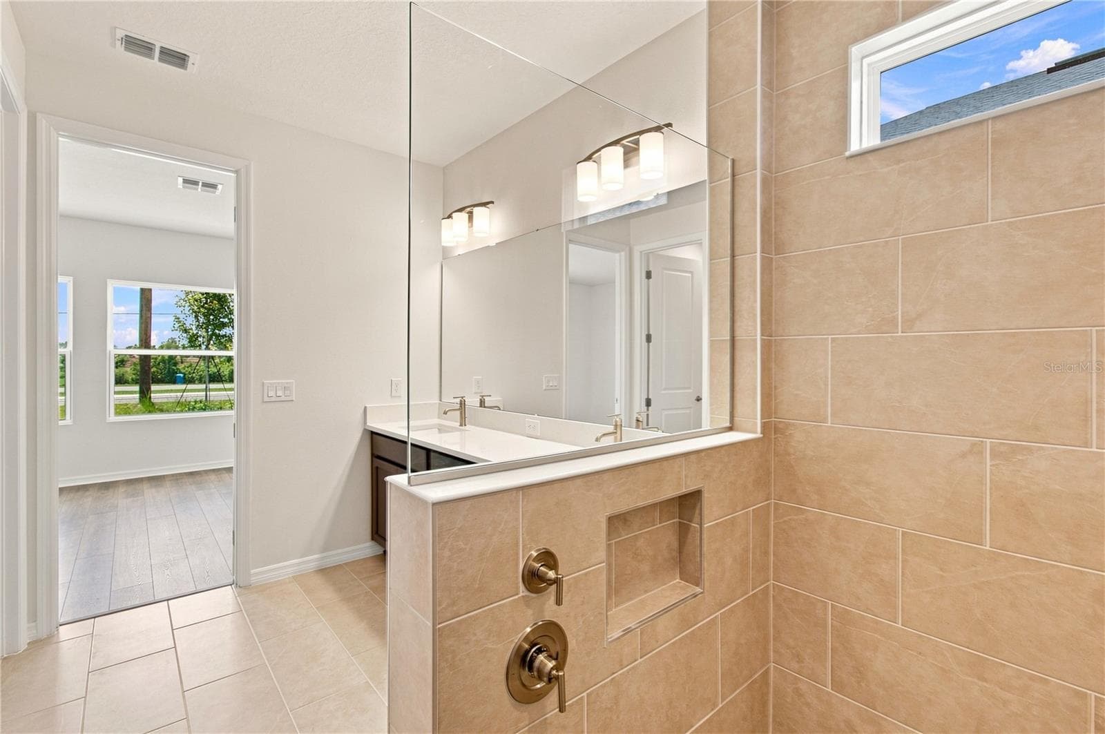 Owner's Bath - 5033 ORINOCO LN, ST CLOUD