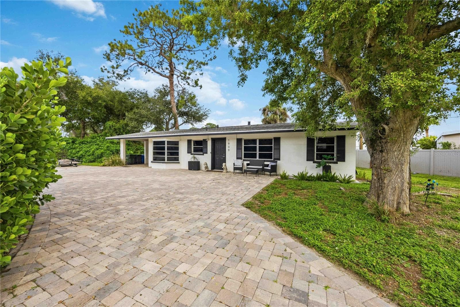 1909 BUCCANEER DR