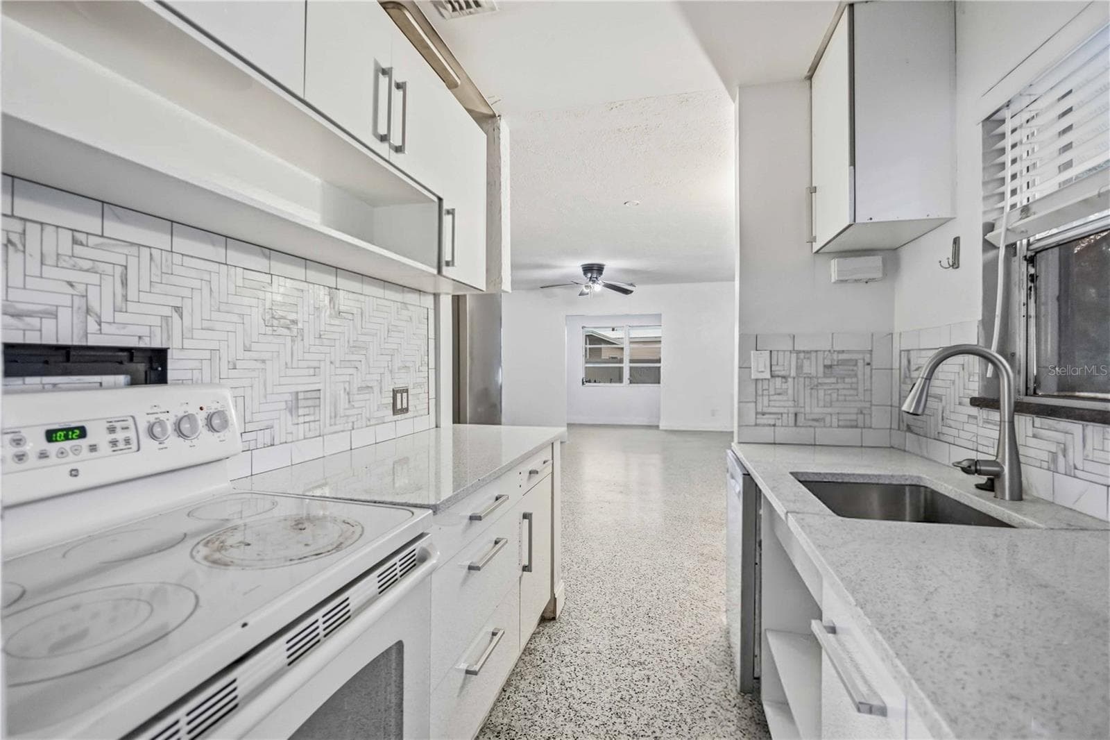 Single Family Residence at 1909 BUCCANEER DR, SARASOTA, photo 9 of 43