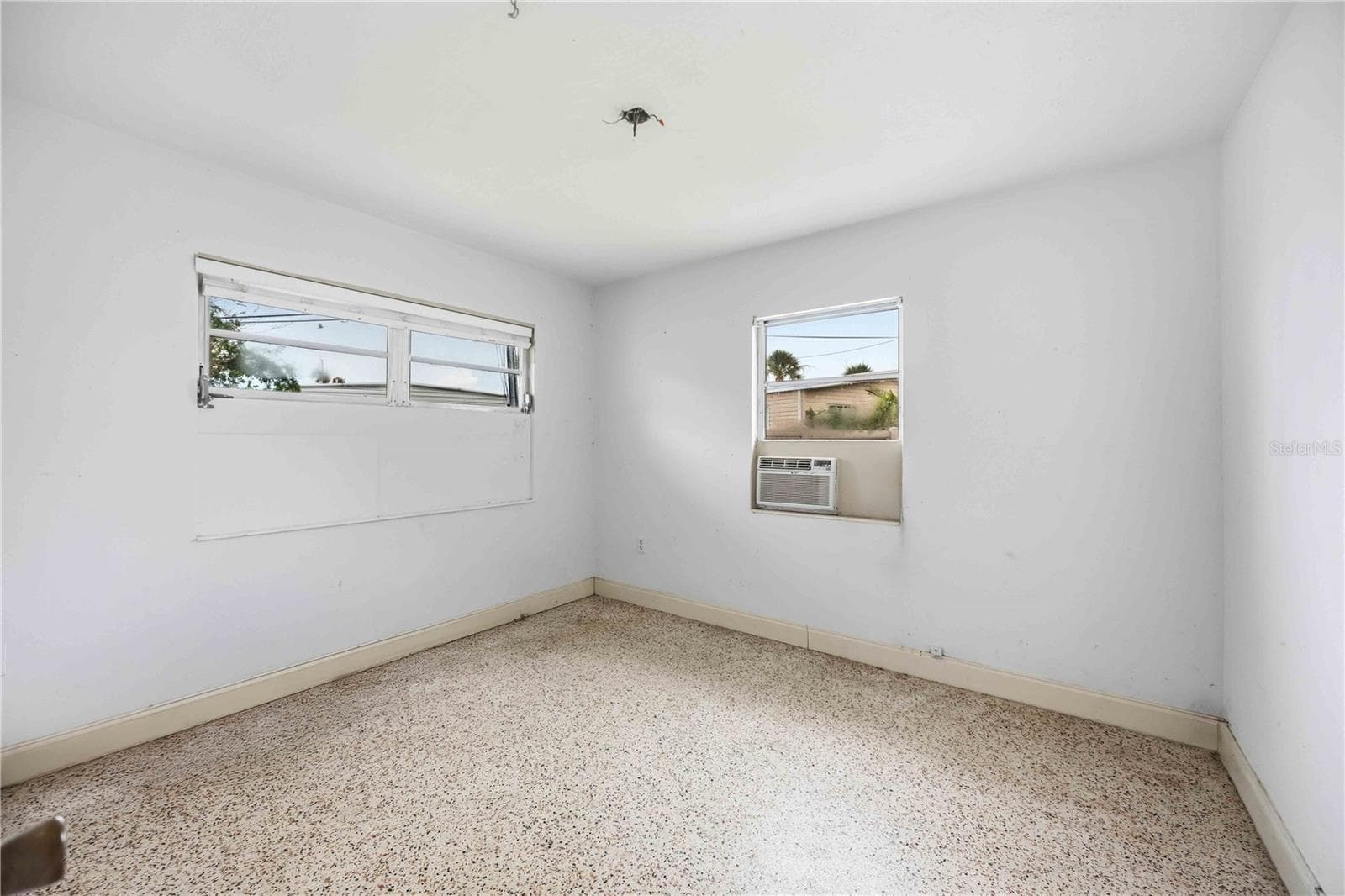 Room 1 - 1909 BUCCANEER DR, SARASOTA