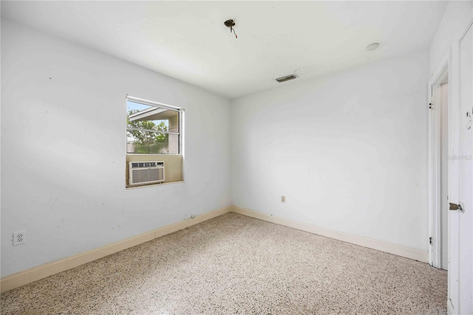 Single Family Residence at 1909 BUCCANEER DR, SARASOTA, photo 16 of 43