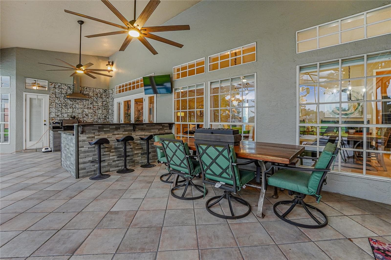 Outdoor Kitchen/Dining - 600 CHOCKTAW ST, LAKE MARY