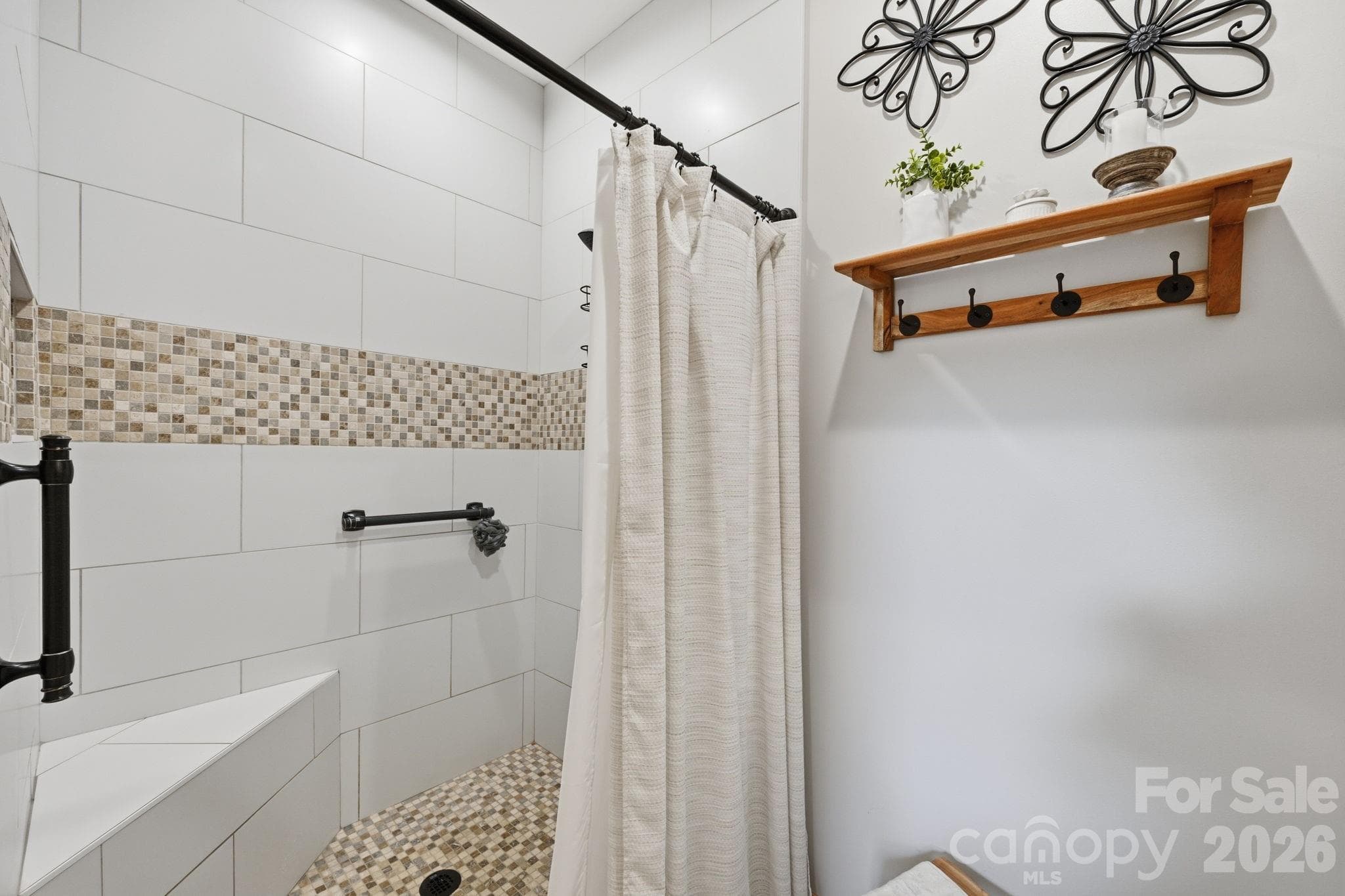 Primary Ensuite Bathroom - 172 Whispering Streams Court, Fleetwood