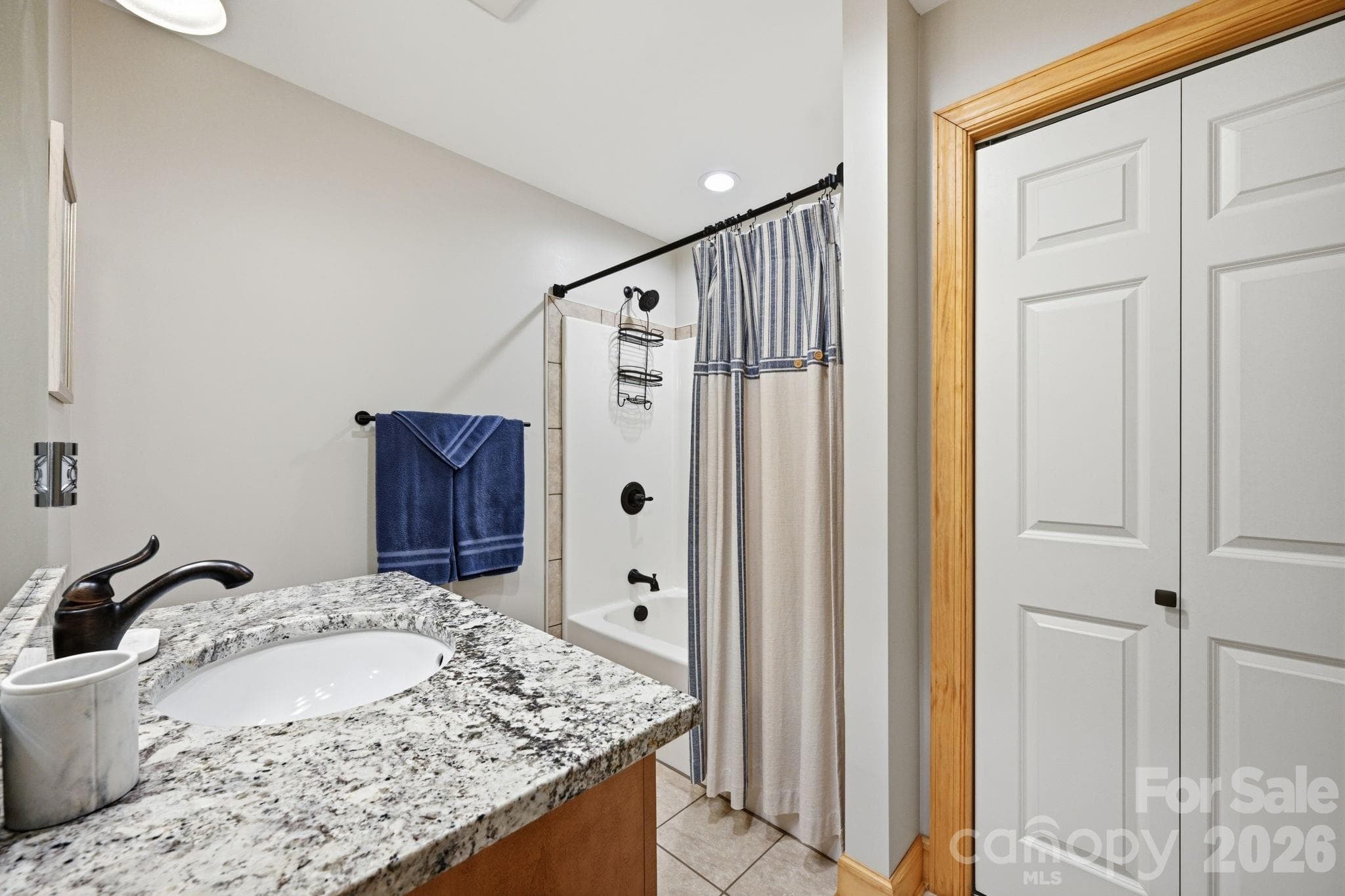 Guest Bathroom - 172 Whispering Streams Court, Fleetwood