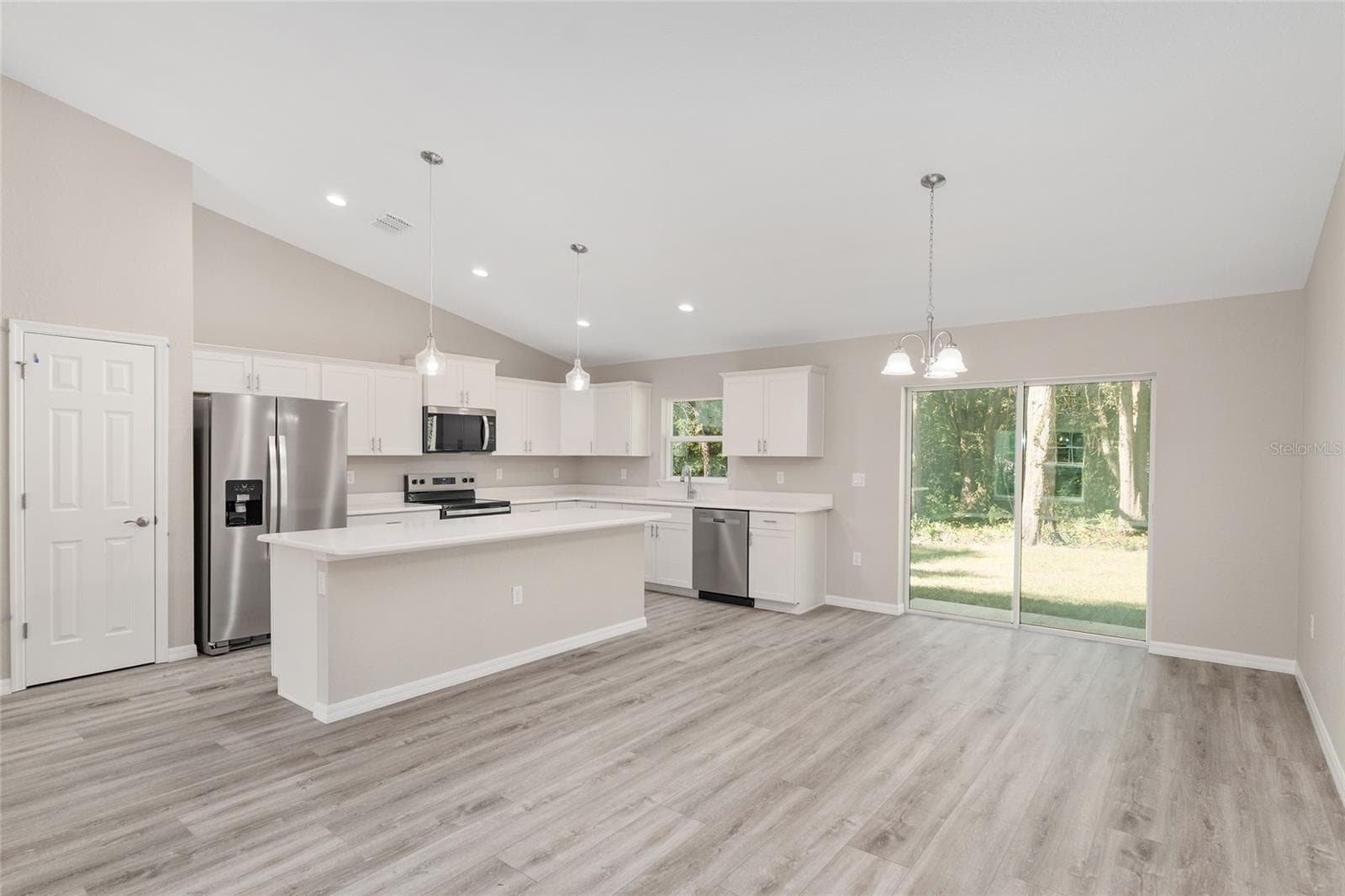 Single Family Residence at 10070 SW 192ND CIR, DUNNELLON, photo 7 of 33