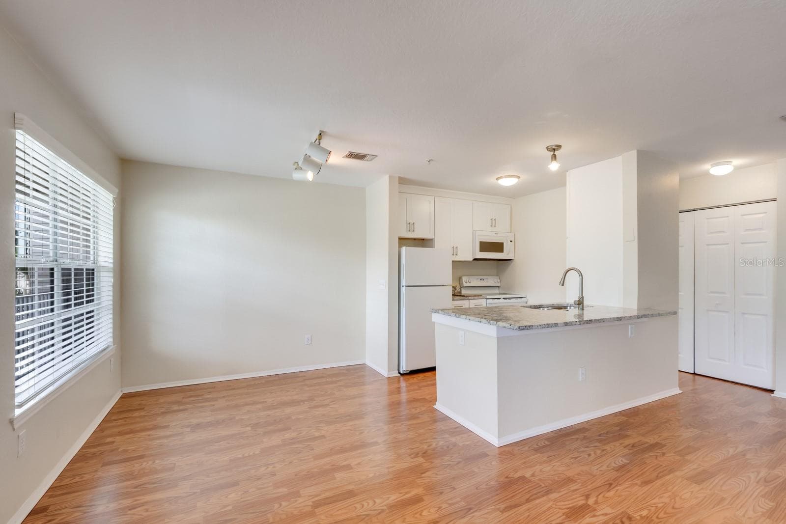Condominium at 850 S TAMIAMI TRL #325, SARASOTA, photo 8 of 40