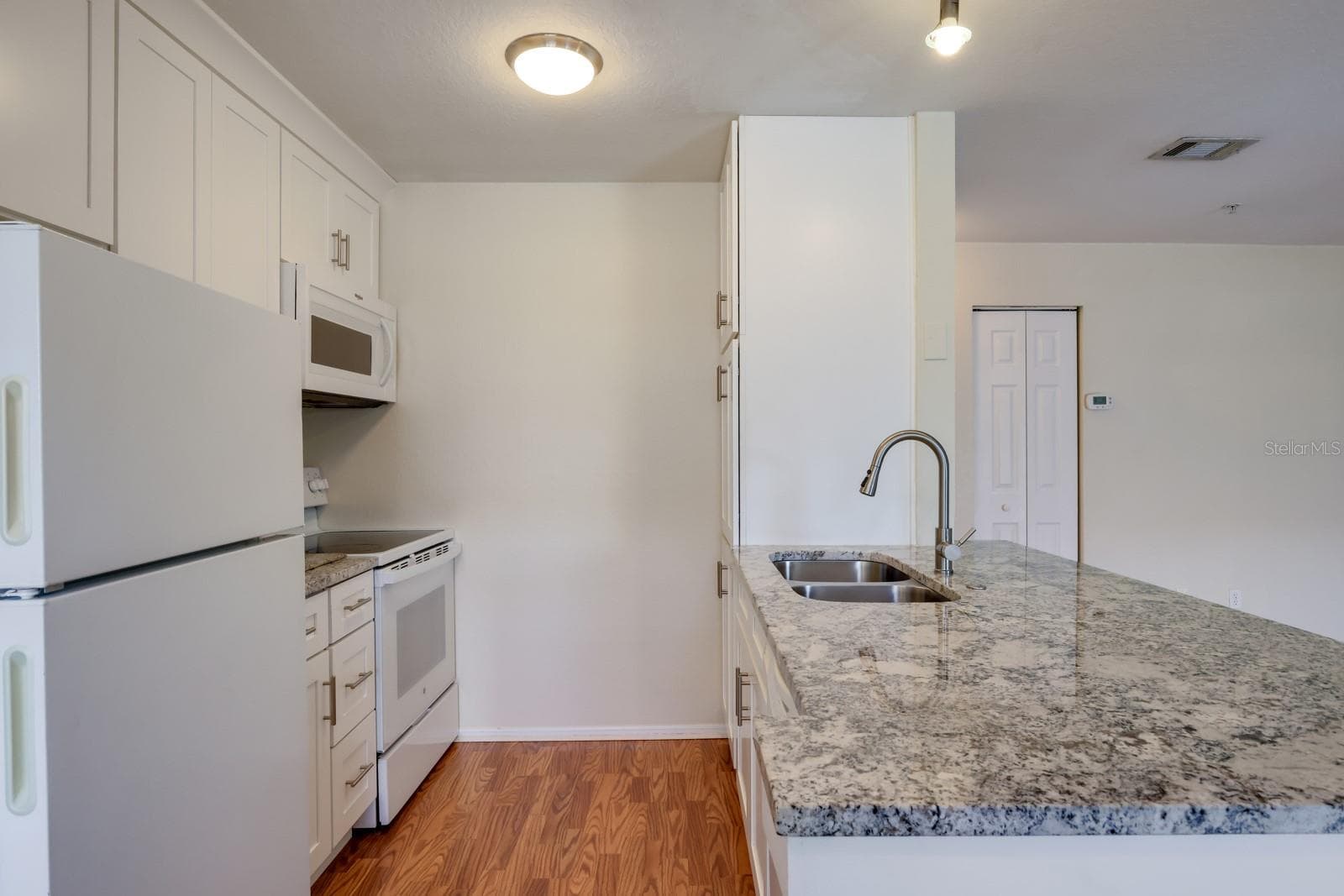 Condominium at 850 S TAMIAMI TRL #325, SARASOTA, photo 10 of 40