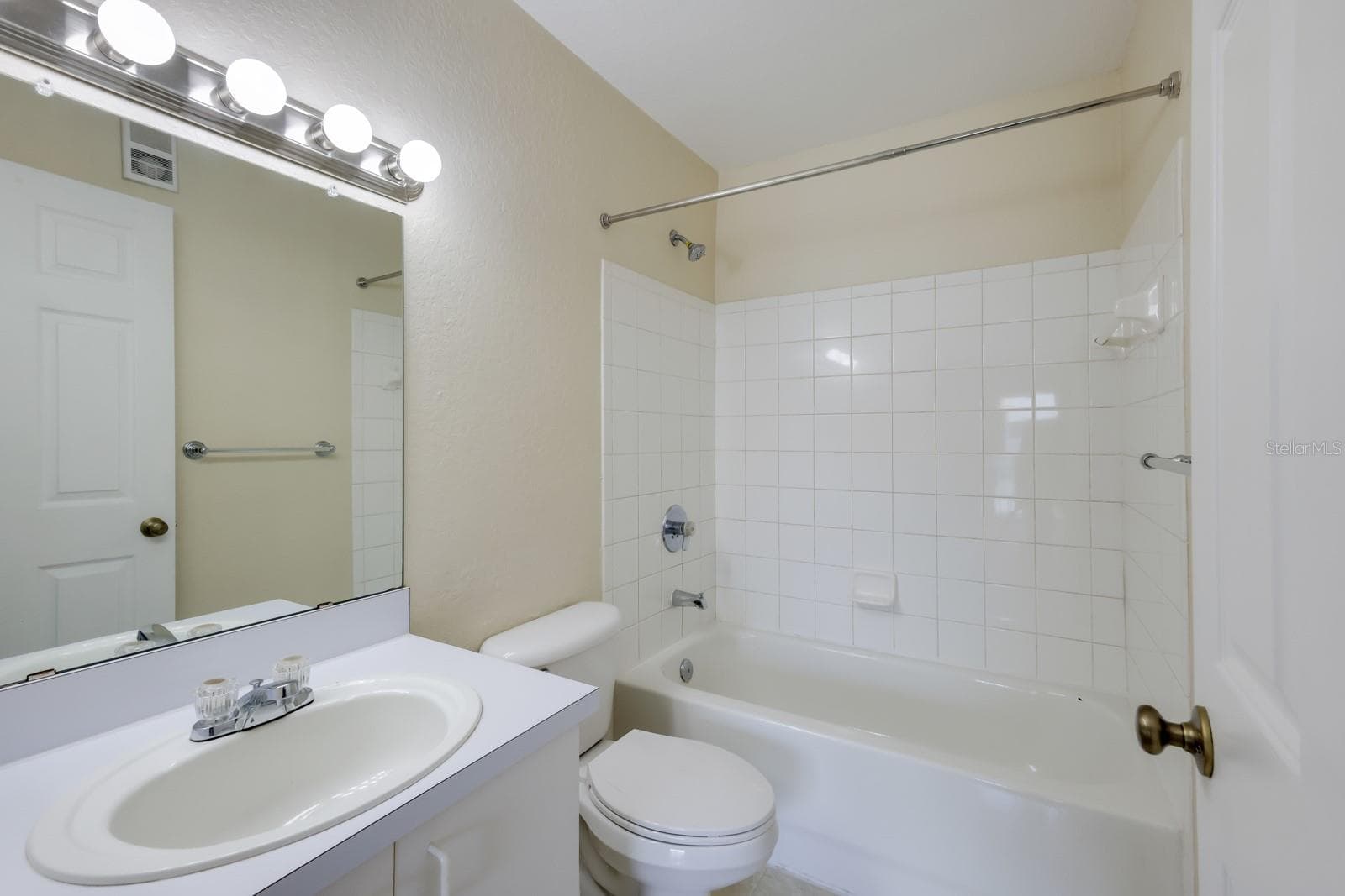 Condominium at 850 S TAMIAMI TRL #325, SARASOTA, photo 18 of 40