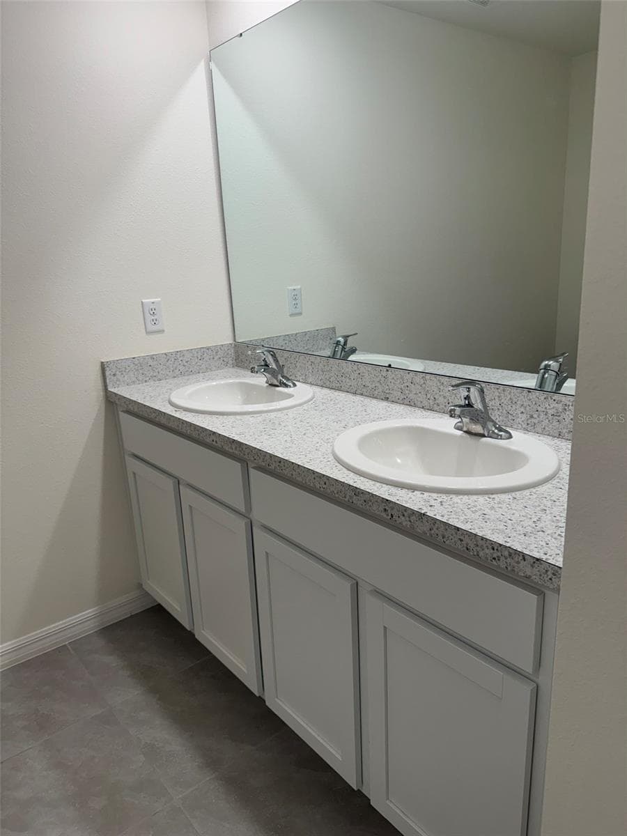 Master Bathroom - 1663 HAZY SEA DR, PLANT CITY