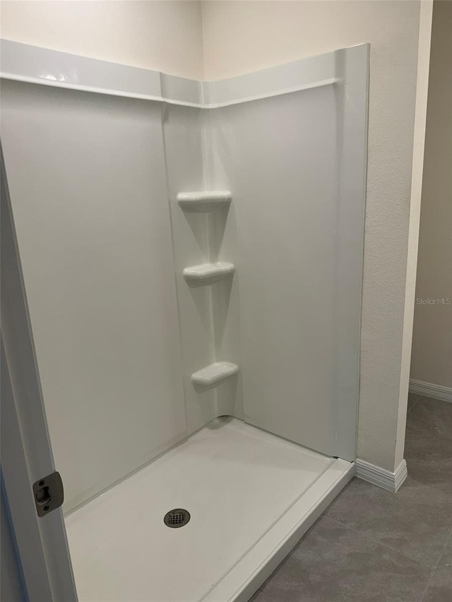 Master Shower - 1663 HAZY SEA DR, PLANT CITY