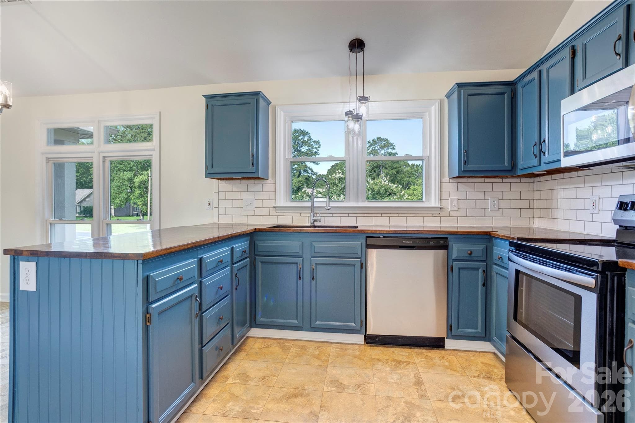 Single Family Residence at 156 Edgewater Drive NW, Concord, photo 6 of 25