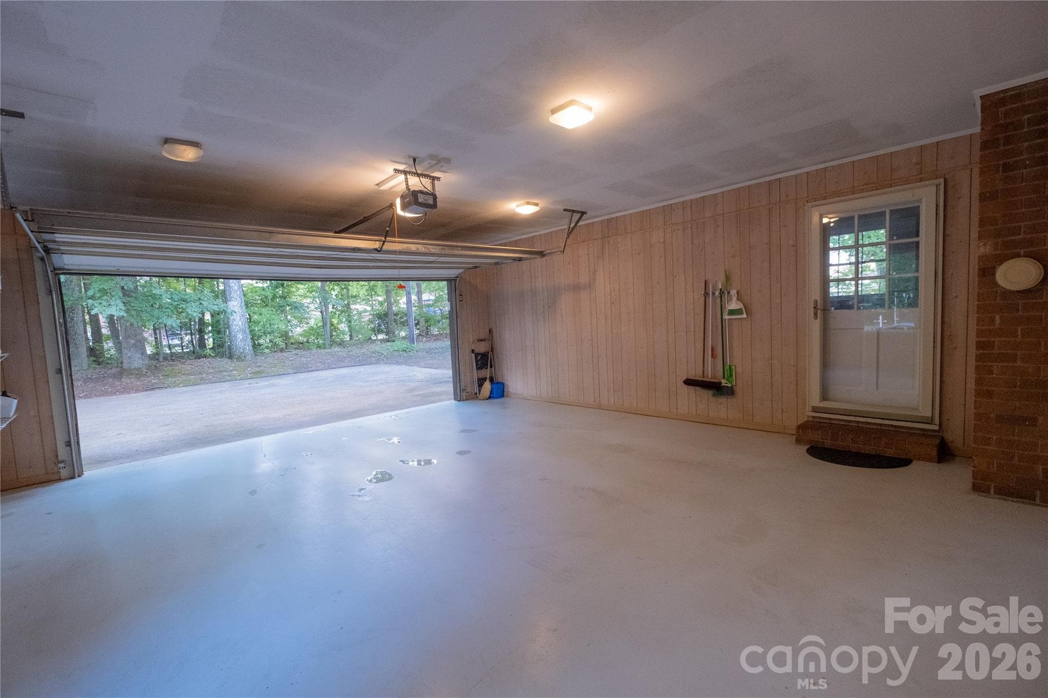 Double Garage - 2312 Belmont Drive, Reidsville
