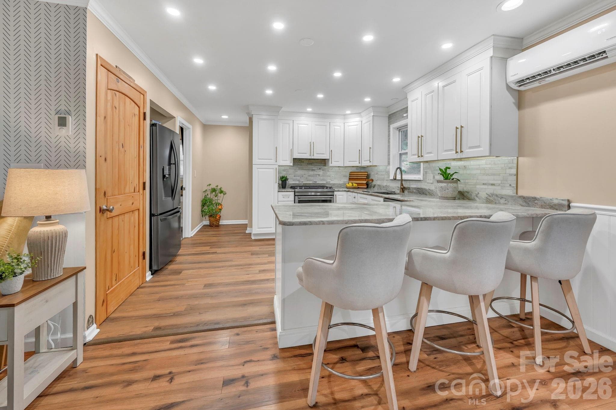 Bright Breakfast Bar - 426 Meadowood Lane, Burnsville