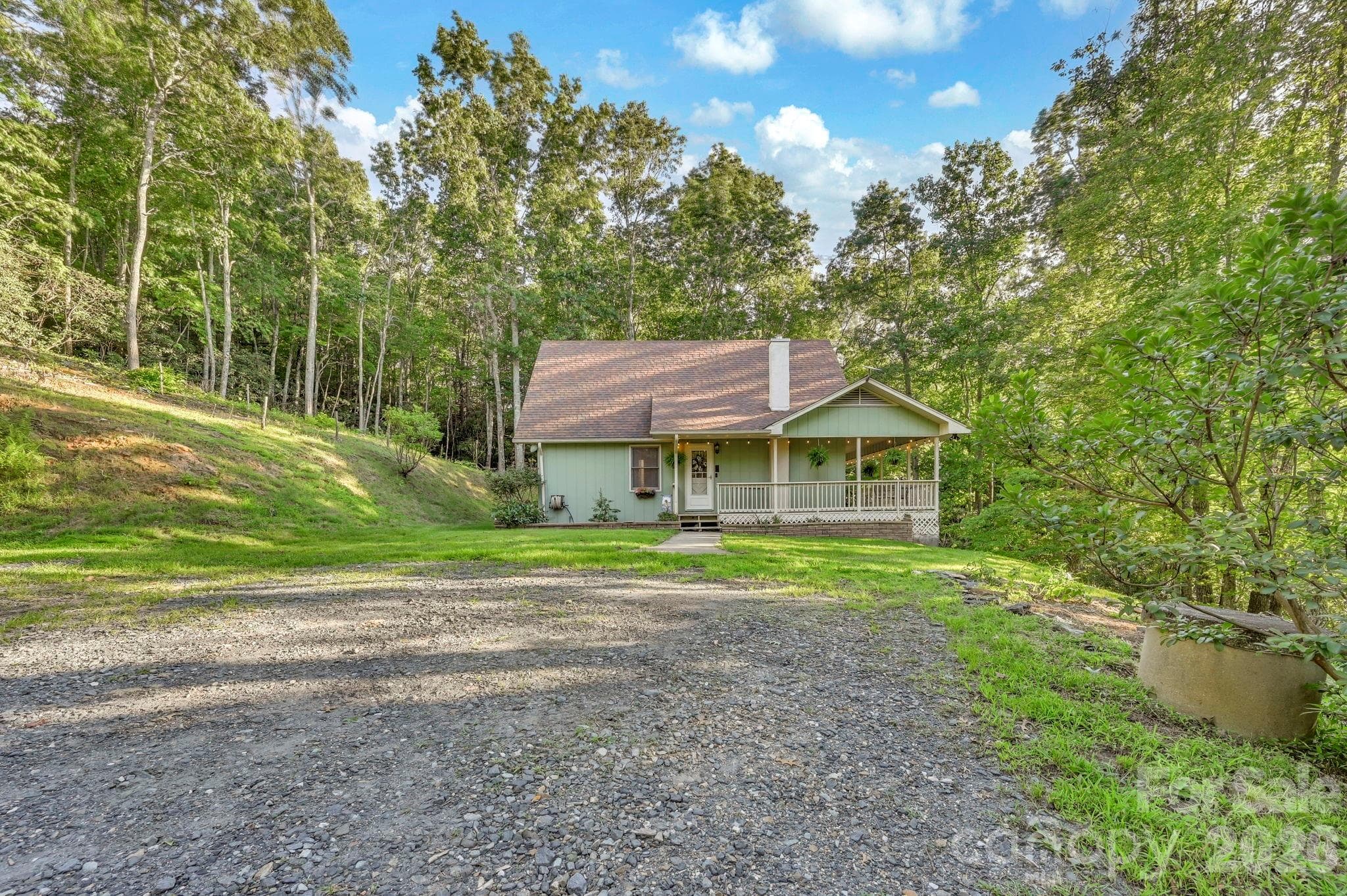 Large Front Yard - 426 Meadowood Lane, Burnsville