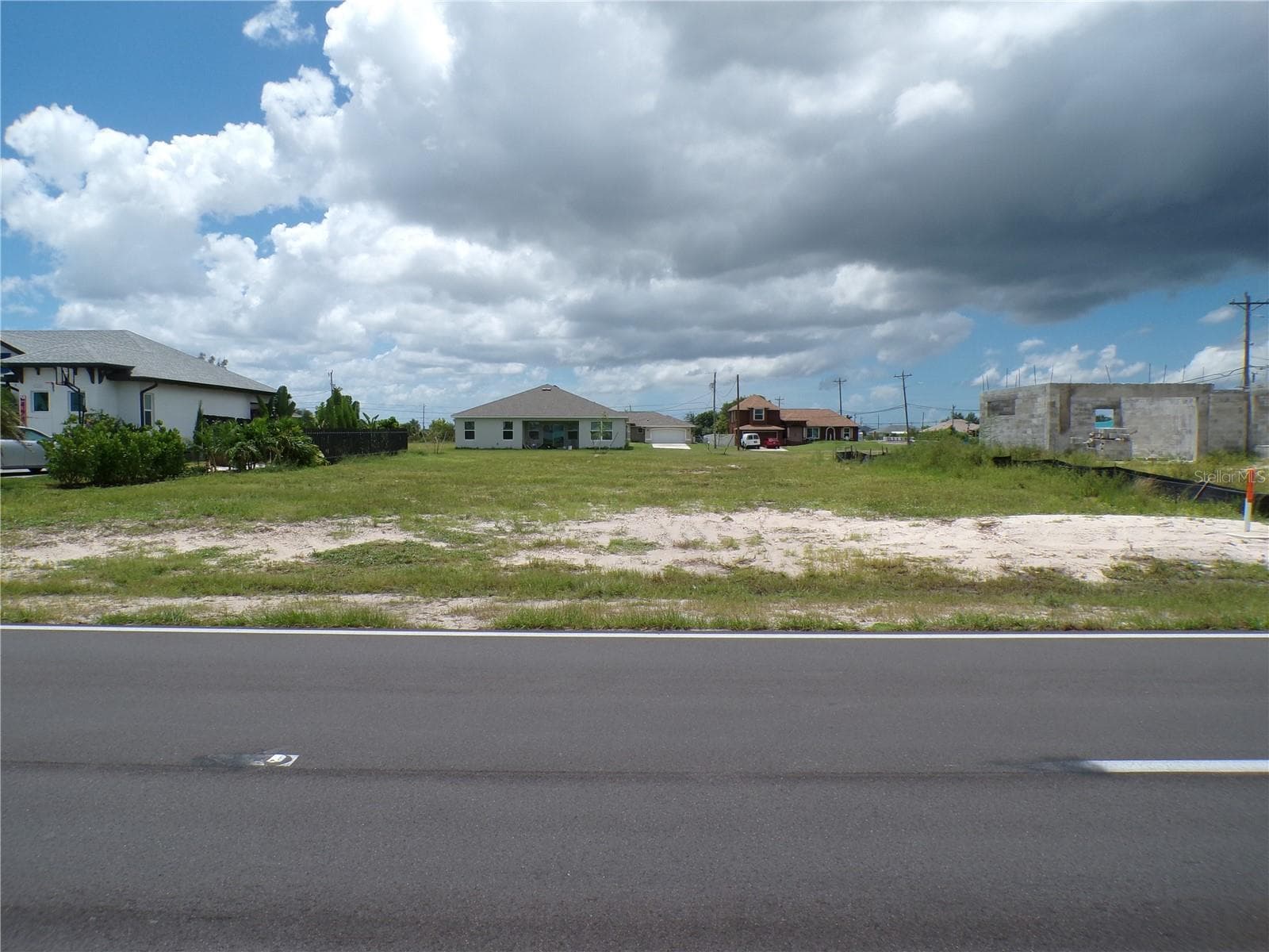 420 DIPLOMAT PKWY E