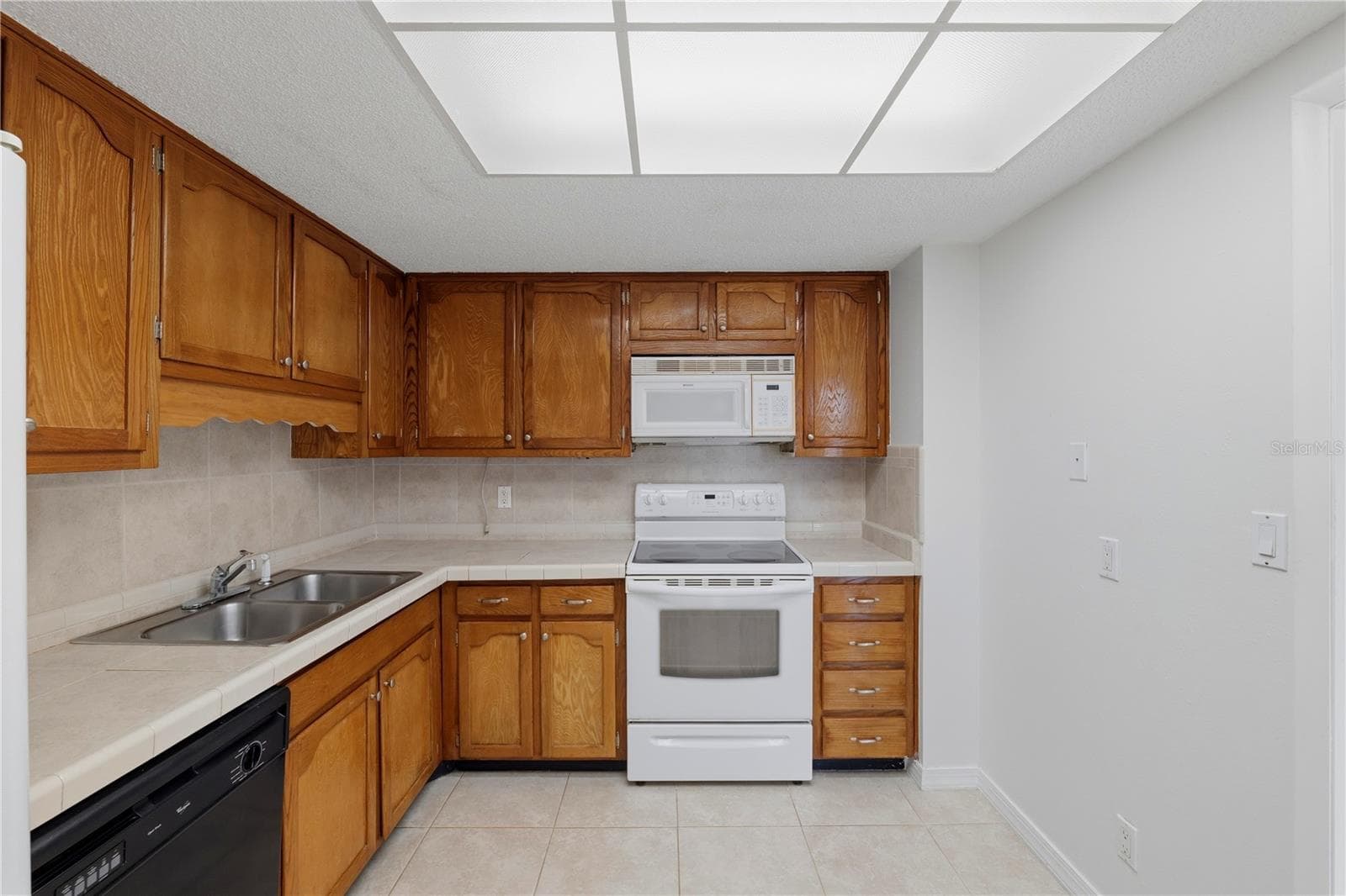 Condominium at 675 S GULFVIEW BLVD #206, CLEARWATER BEACH, photo 13 of 26