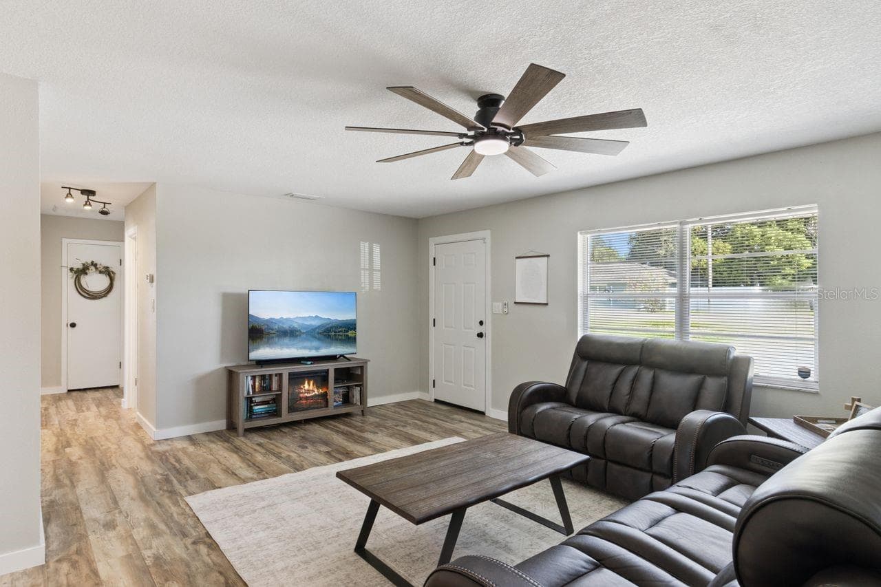 Living Room - 220 ALDO DR, BABSON PARK
