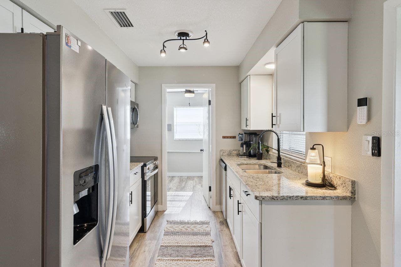 Kitchen looking into laundry room - 220 ALDO DR, BABSON PARK