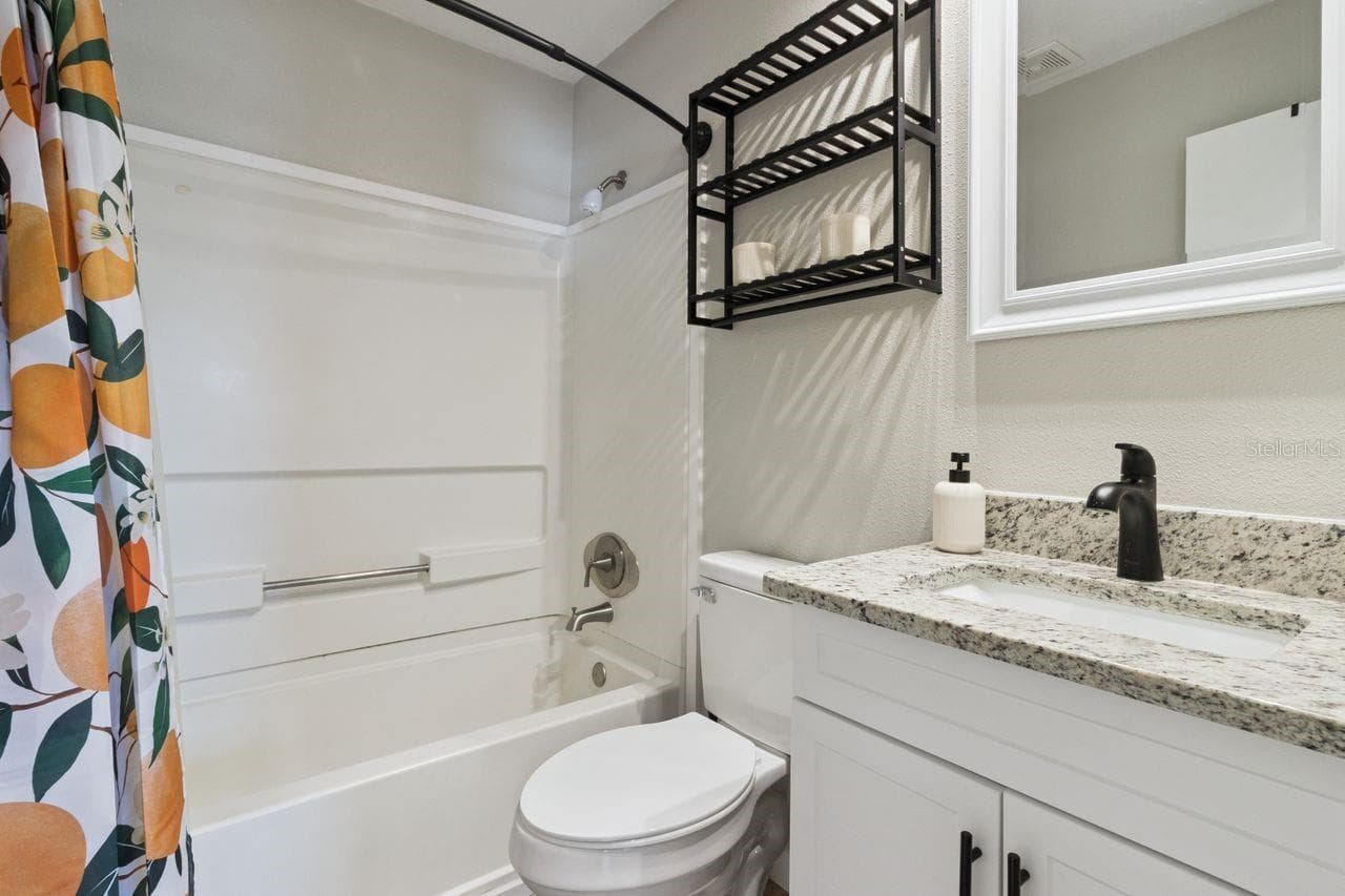 Hall Bath - 220 ALDO DR, BABSON PARK