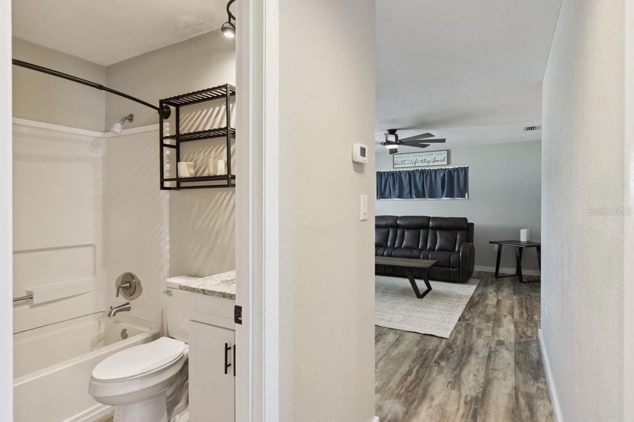 Hall Bath - 220 ALDO DR, BABSON PARK