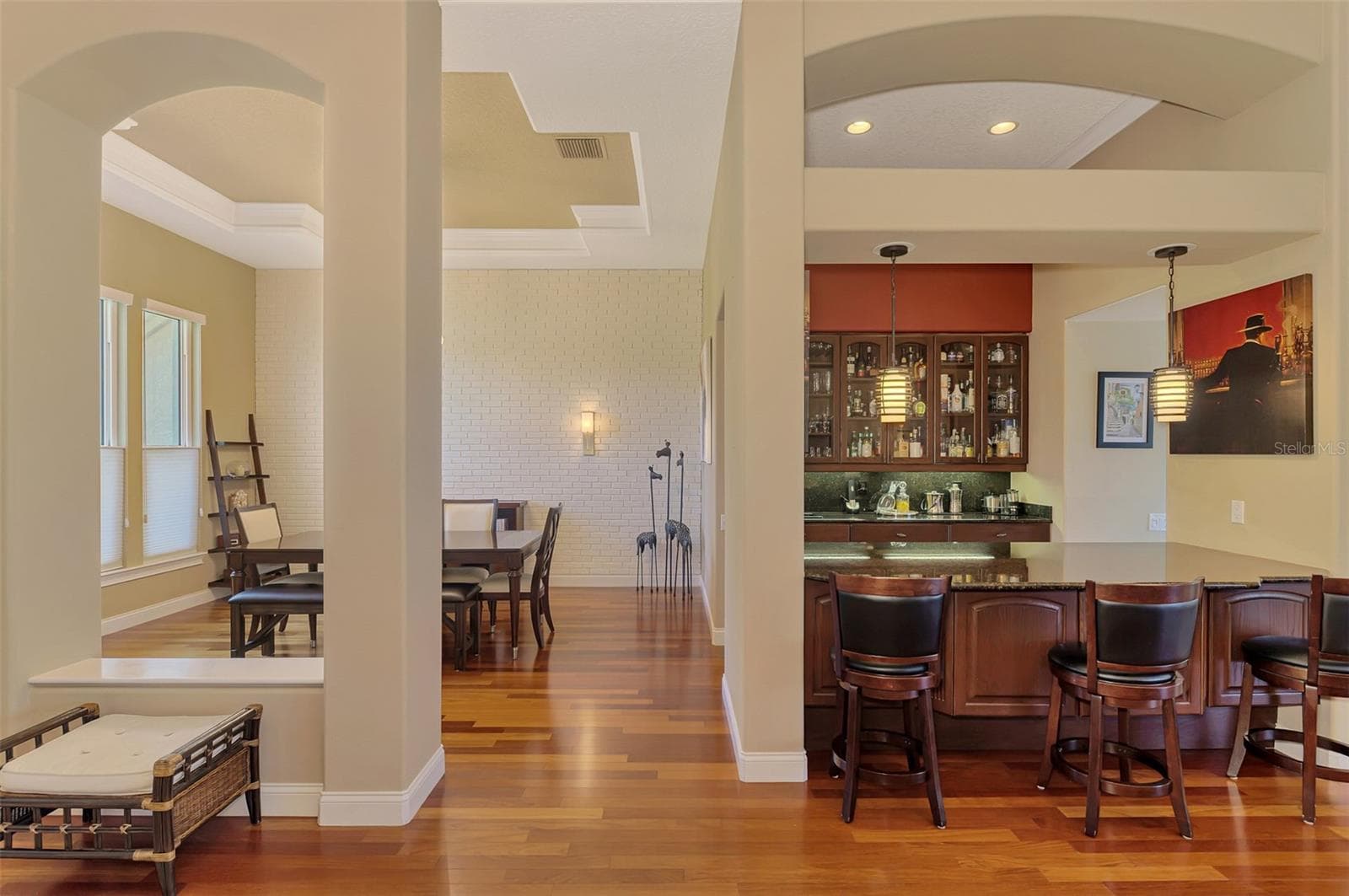 Dining room and wet bar - 7767 ALISTER MACKENZIE DR, SARASOTA