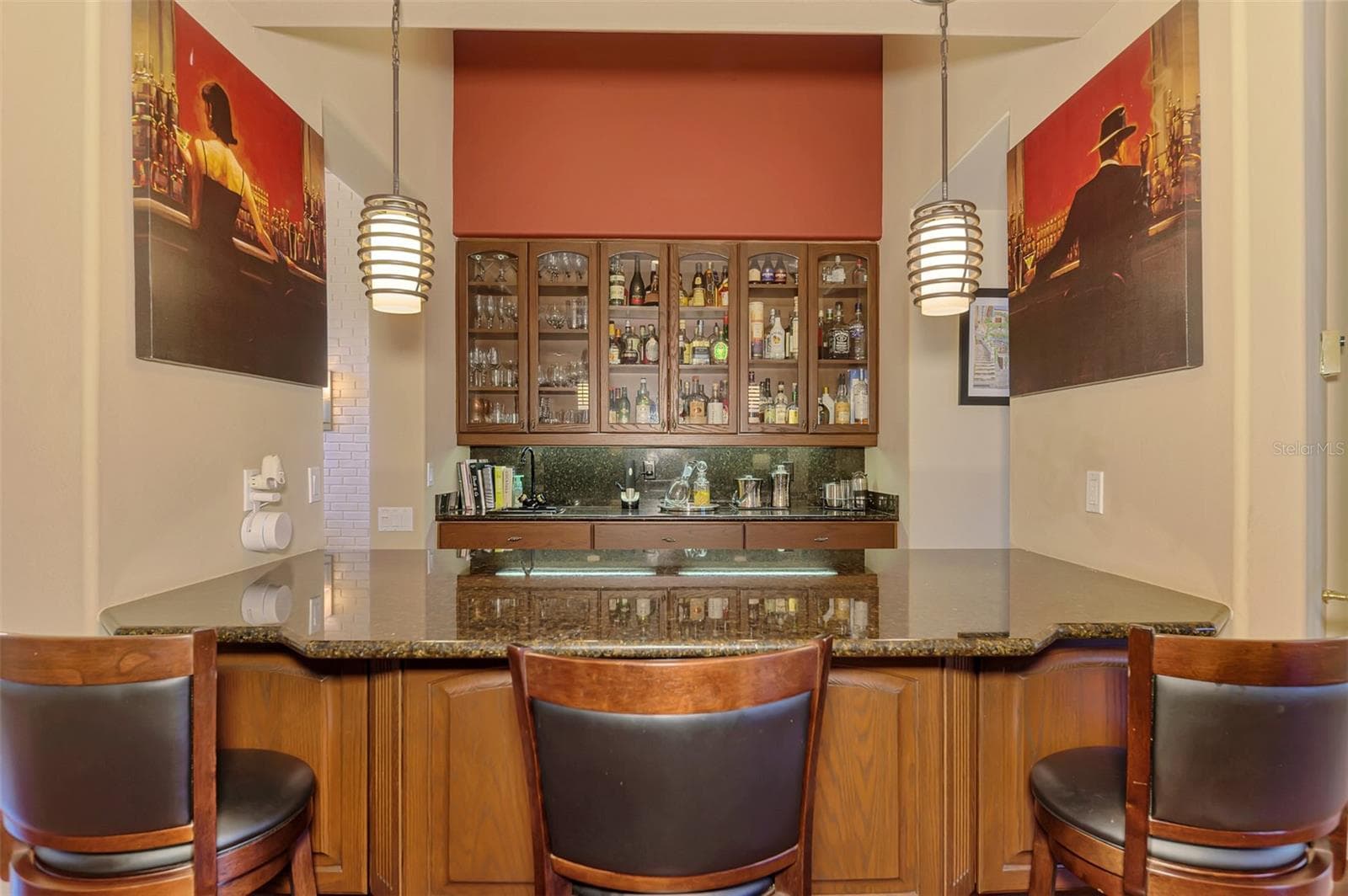 Wet bar with TONS of storage - 7767 ALISTER MACKENZIE DR, SARASOTA