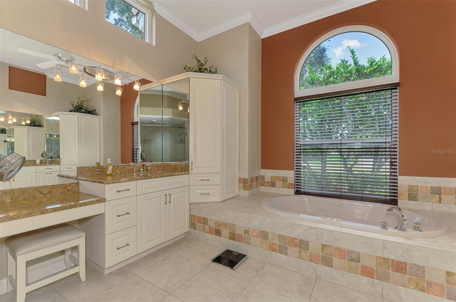 Primary bathroom - 7767 ALISTER MACKENZIE DR, SARASOTA