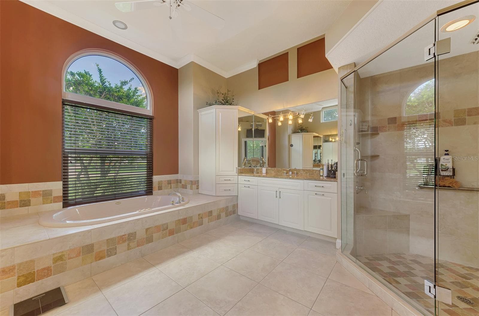Primary bathroom - 7767 ALISTER MACKENZIE DR, SARASOTA