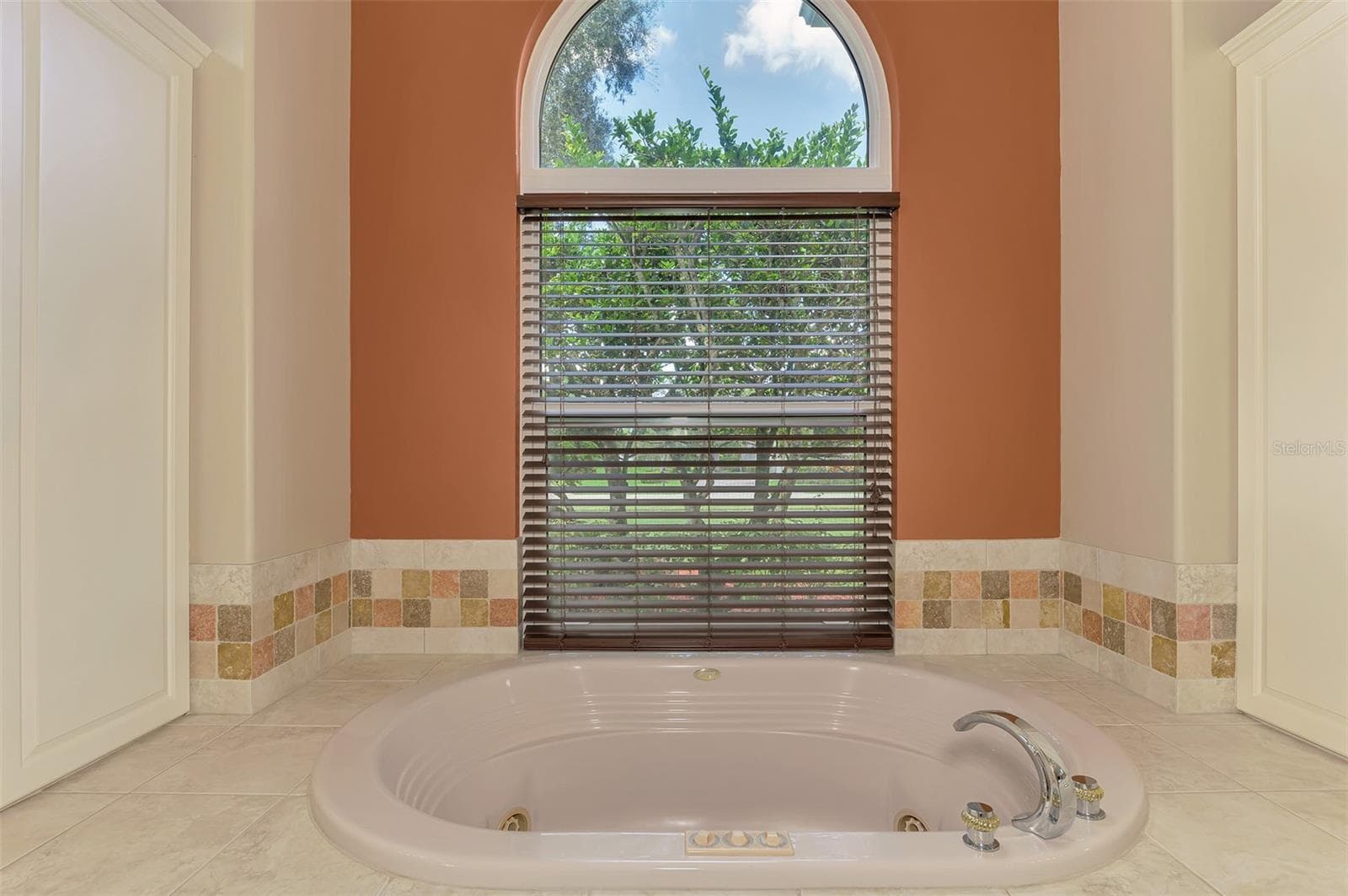 Primary bathroom - 7767 ALISTER MACKENZIE DR, SARASOTA