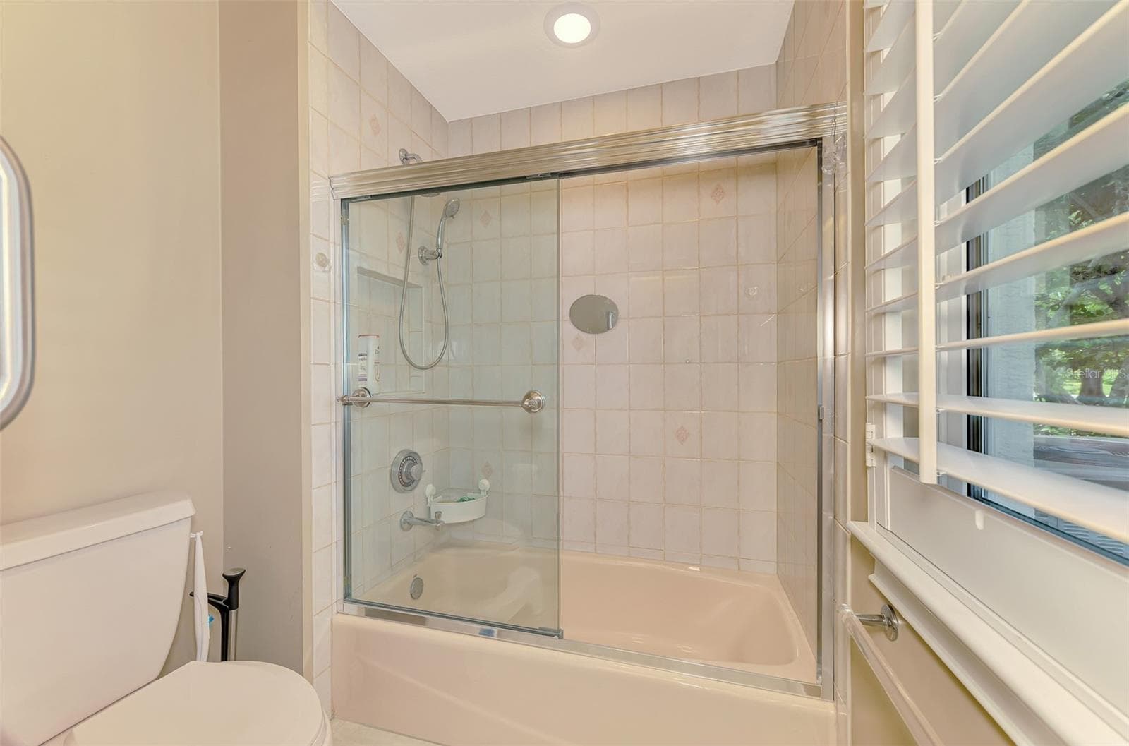 Guest Bathroom - 7767 ALISTER MACKENZIE DR, SARASOTA