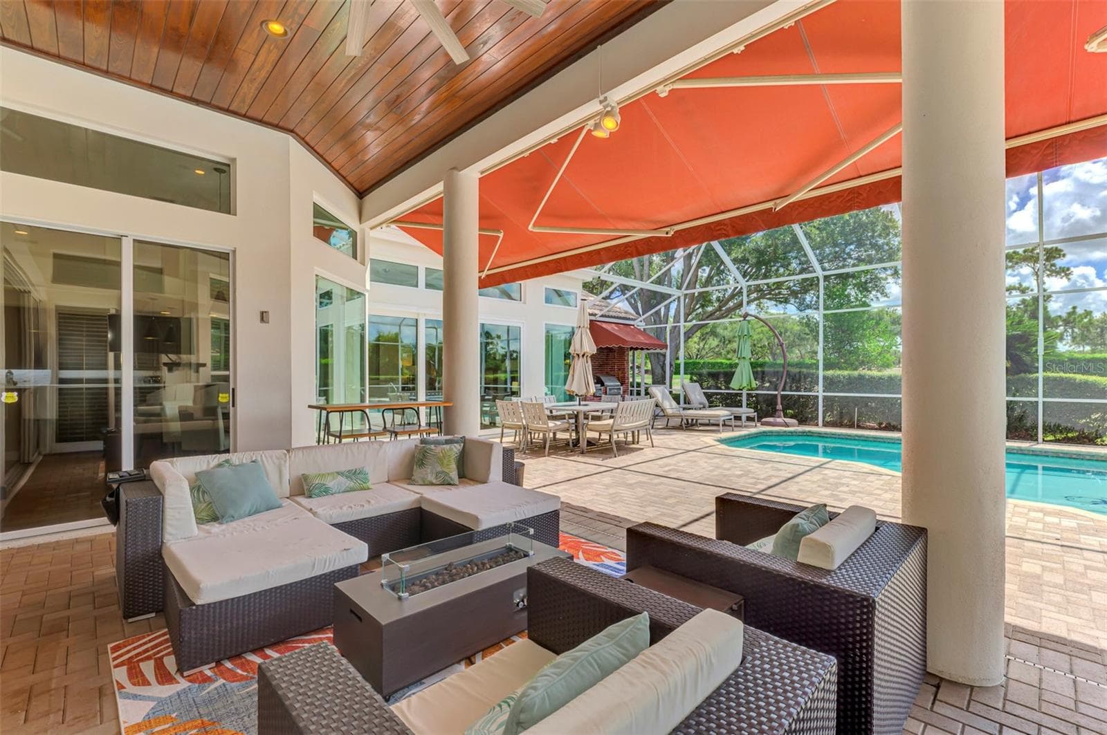 Patio wtih retractable awning - 7767 ALISTER MACKENZIE DR, SARASOTA