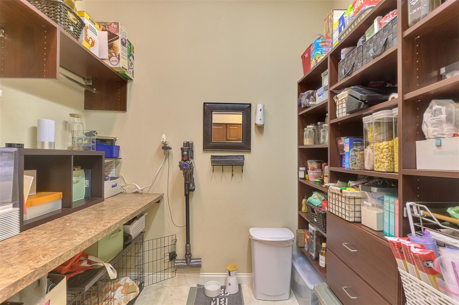 Storage room - perfect for your Costco run overflow! - 7767 ALISTER MACKENZIE DR, SARASOTA