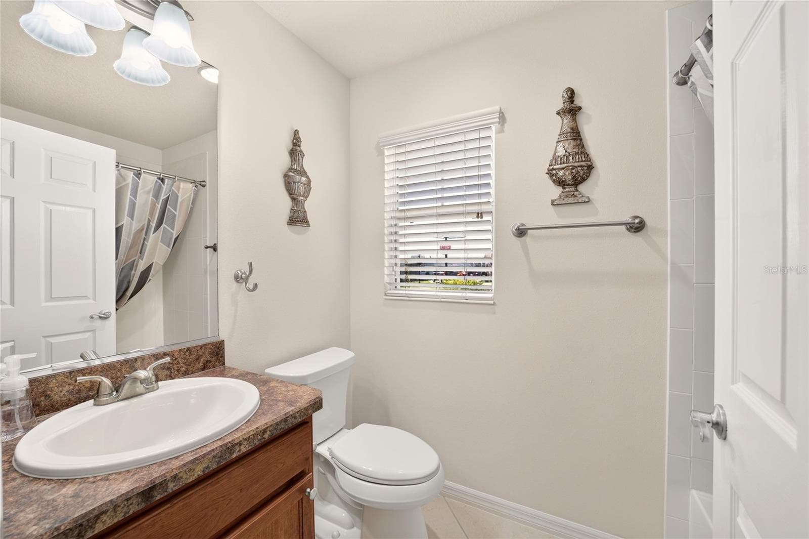 Guest Bathroom - 628 BERMUDEZ CT, THE VILLAGES
