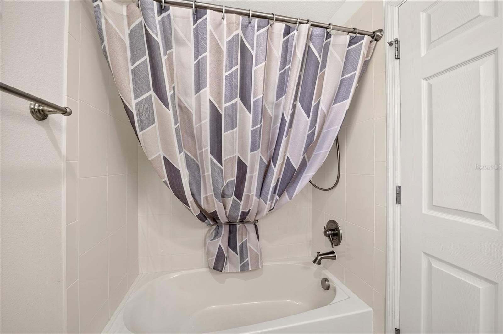 Guest Bathroom - 628 BERMUDEZ CT, THE VILLAGES