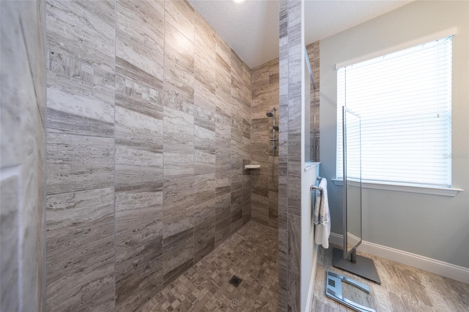 Upgraded tile - 17 WHITE HAVEN LN, PALM COAST