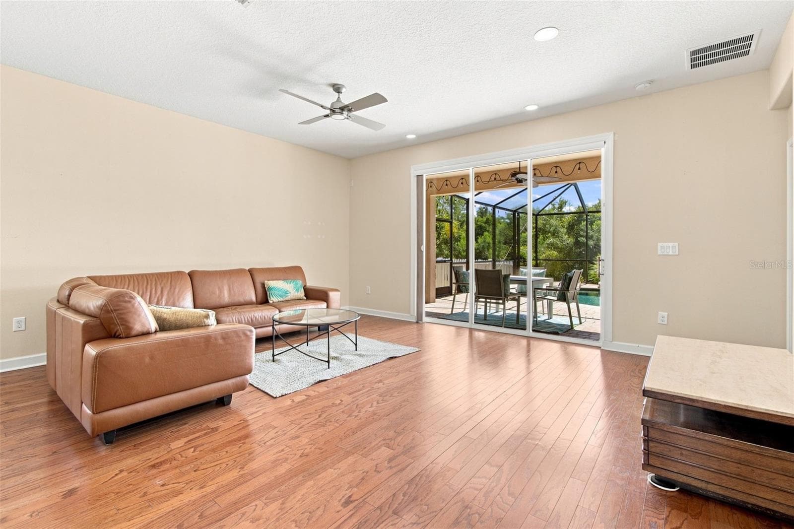 Single Family Residence at 20233 MERRY OAK AVE, TAMPA, photo 8 of 55
