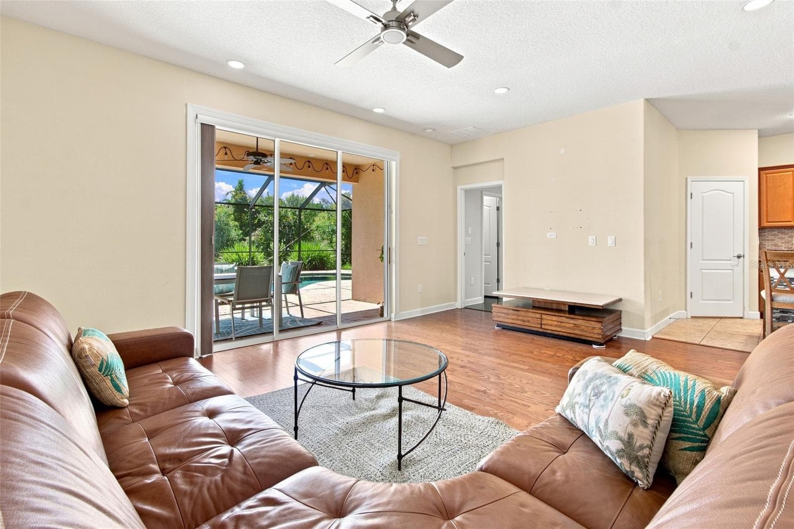 Single Family Residence at 20233 MERRY OAK AVE, TAMPA, photo 10 of 55