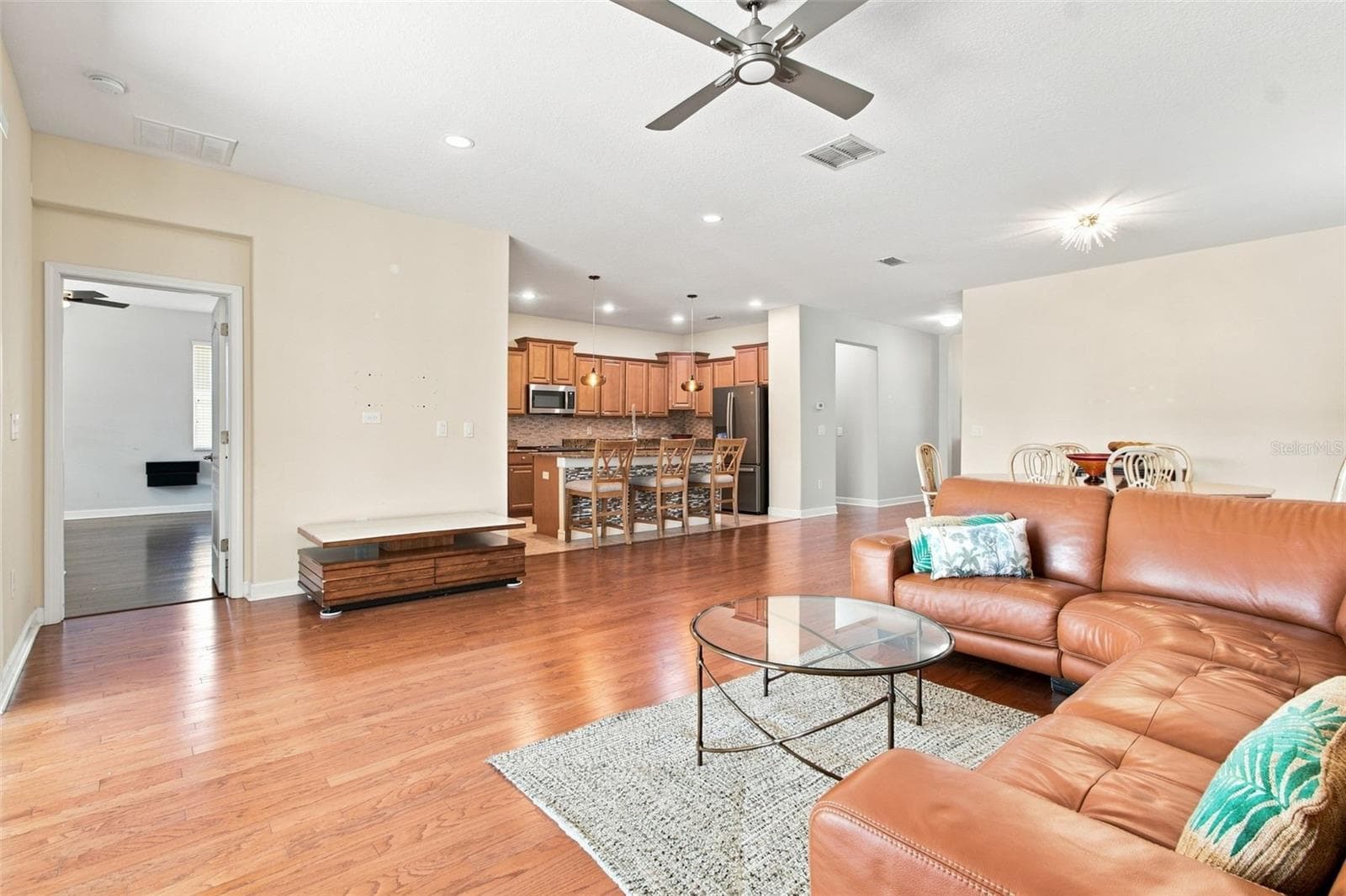 Single Family Residence at 20233 MERRY OAK AVE, TAMPA, photo 4 of 55