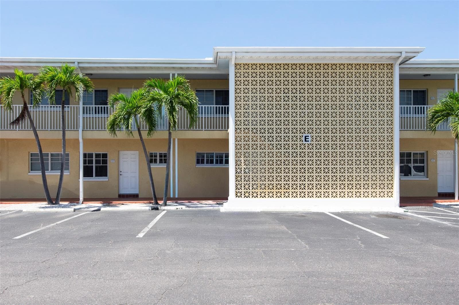 Condo - Hotel at 19417 GULF BLVD #E109, INDIAN ROCKS BEACH, photo 2 of 40