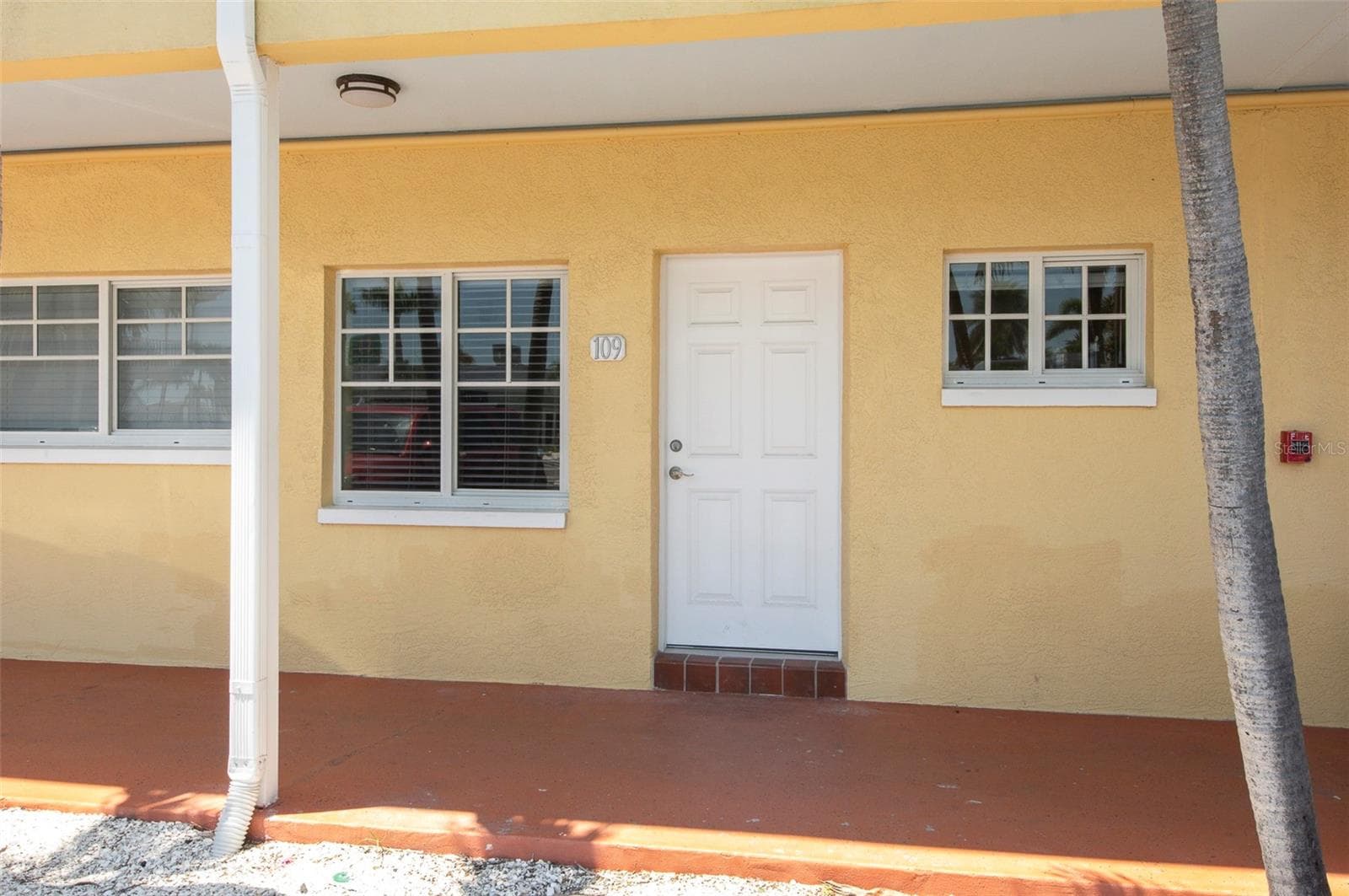 Condo - Hotel at 19417 GULF BLVD #E109, INDIAN ROCKS BEACH, photo 3 of 40