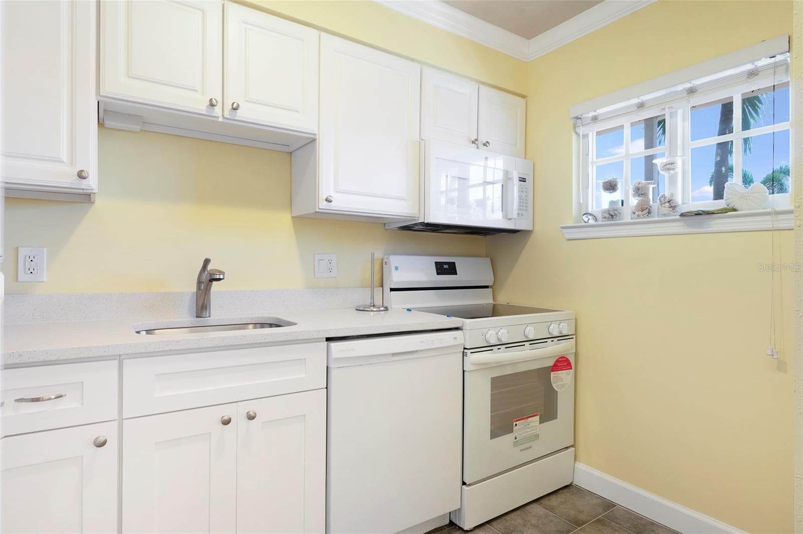 Condo - Hotel at 19417 GULF BLVD #E109, INDIAN ROCKS BEACH, photo 9 of 40