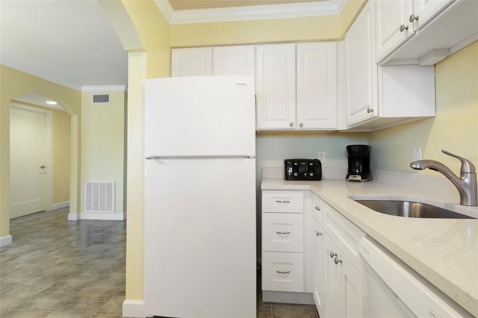 Condo - Hotel at 19417 GULF BLVD #E109, INDIAN ROCKS BEACH, photo 10 of 40