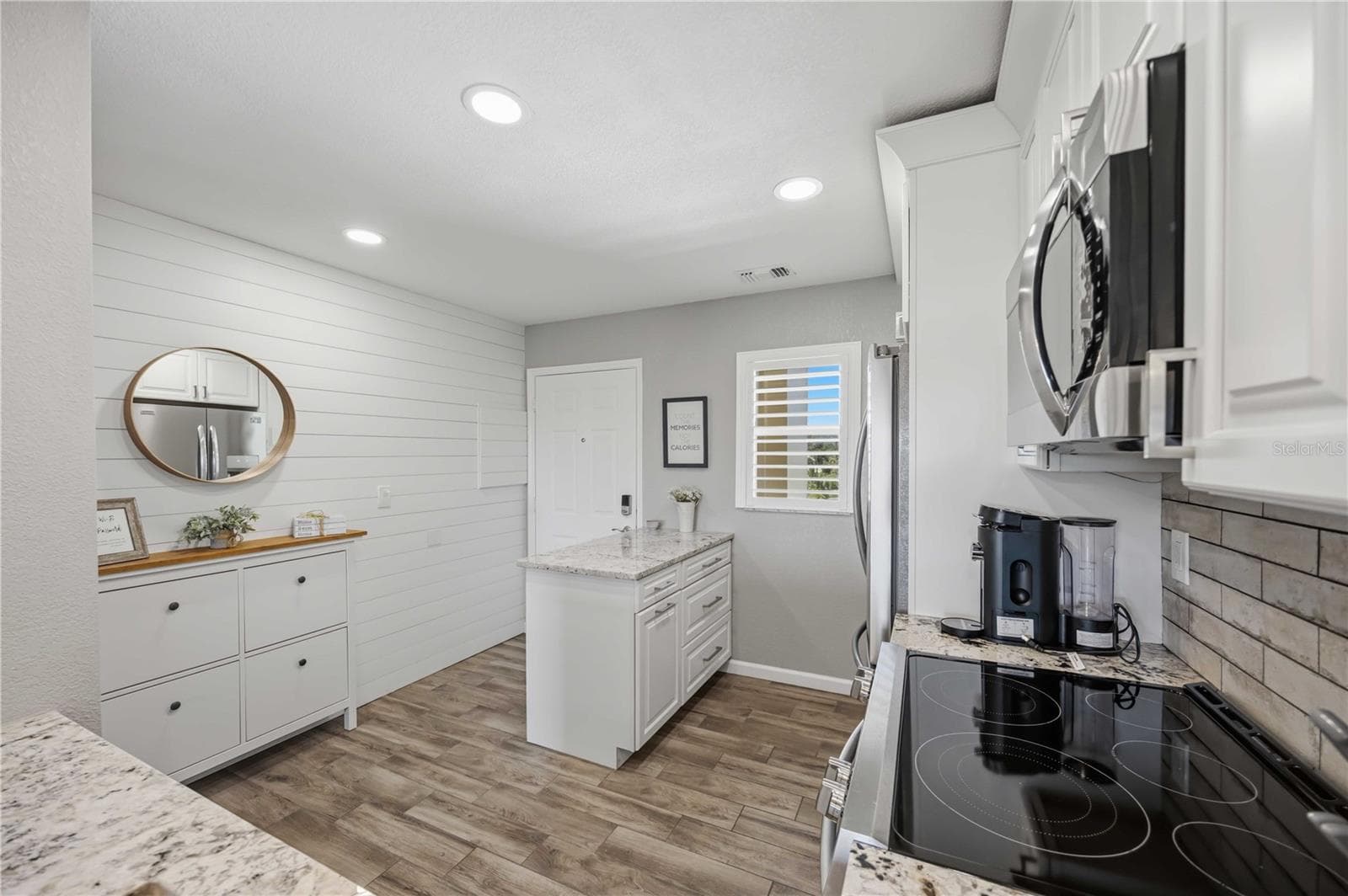 Condominium at 406 CERROMAR CIR N #328, VENICE, photo 7 of 61