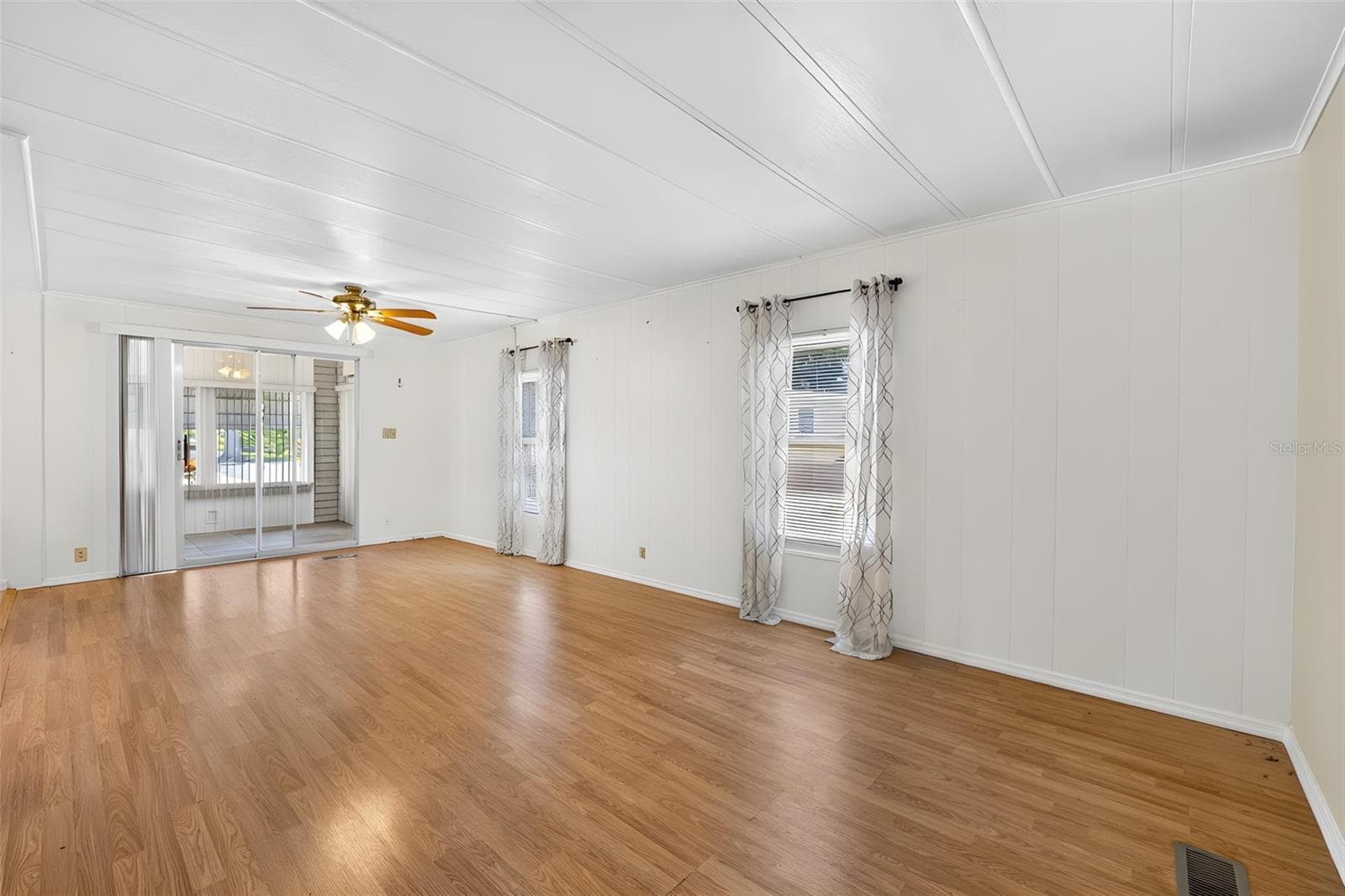 Manufactured Home at 12501 ULMERTON RD #5, LARGO, photo 6 of 32