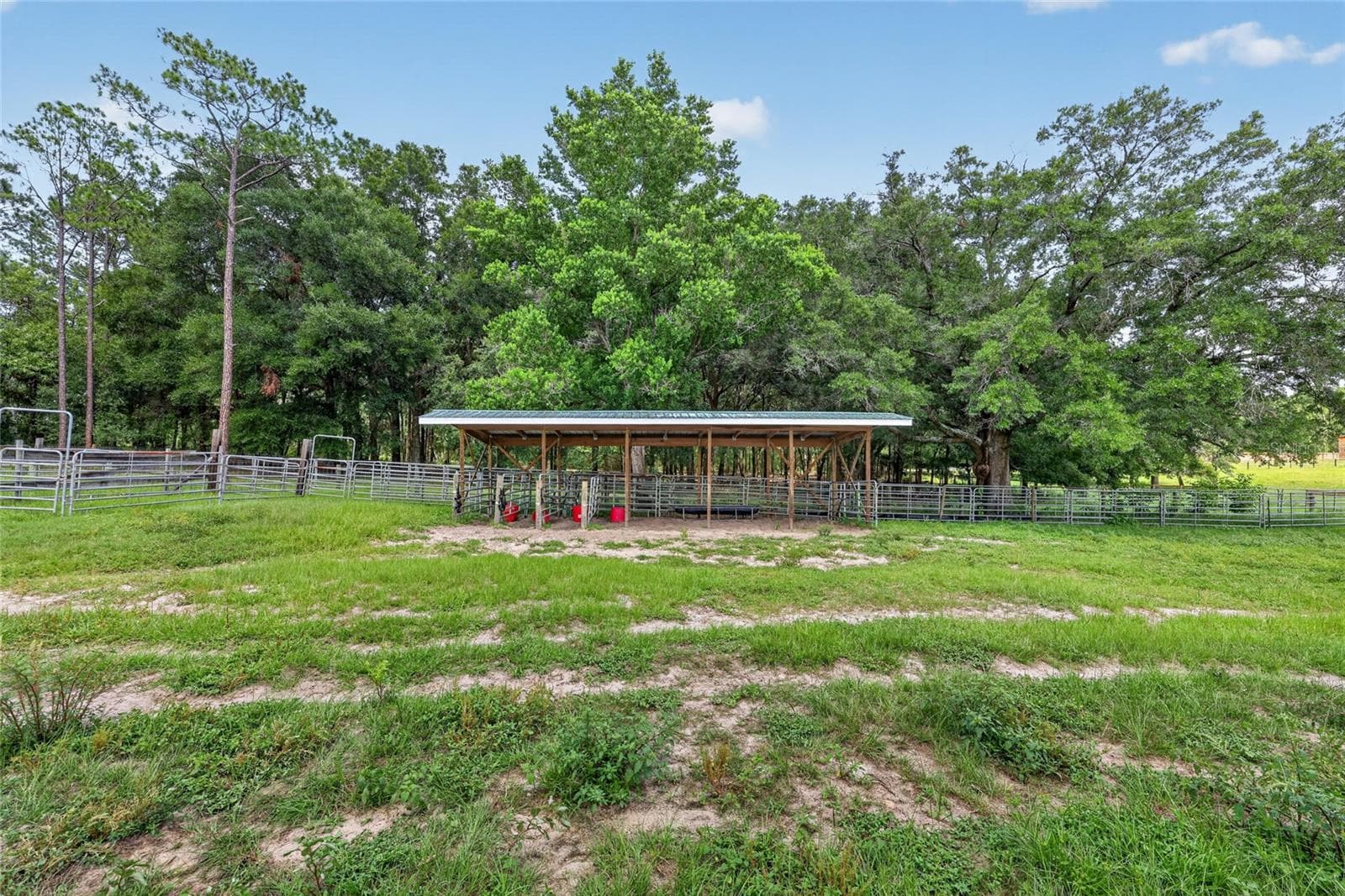 Pole barn - 20500 NW 27TH ST, MORRISTON